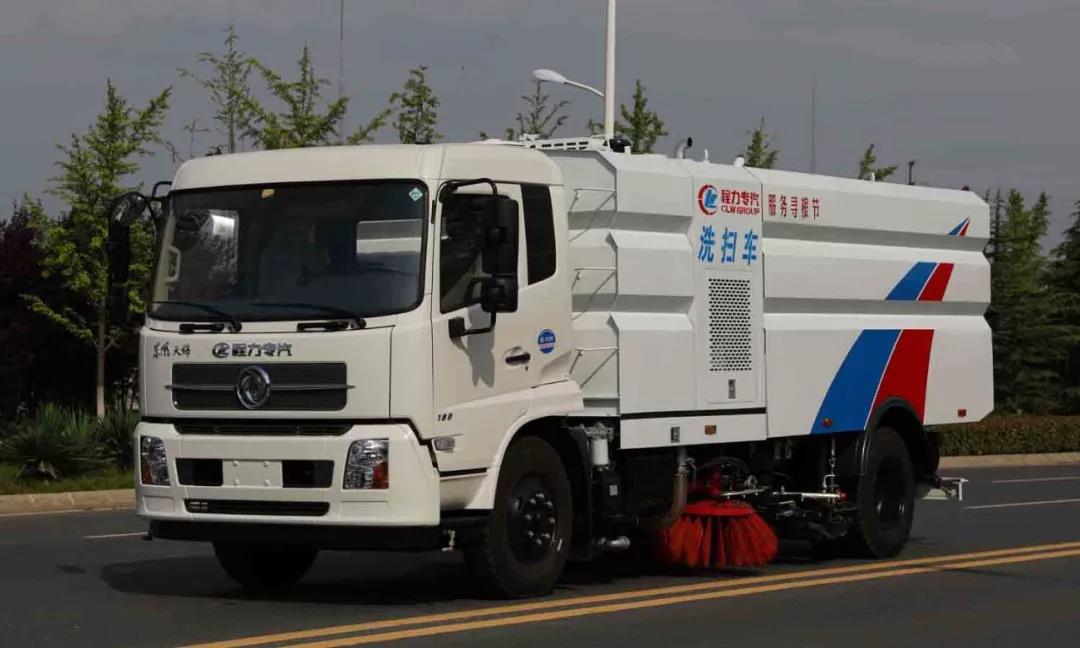 程力批量環(huán)衛(wèi)車助力“2018世界華人尋根節(jié)“環(huán)衛(wèi)清潔，為中國專汽之都增添榮耀受到社會各界廣泛贊譽