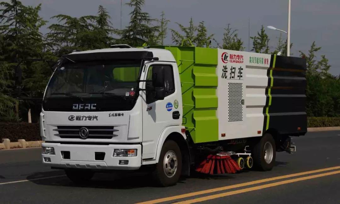 程力批量環(huán)衛(wèi)車助力“2018世界華人尋根節(jié)“環(huán)衛(wèi)清潔，為中國專汽之都增添榮耀受到社會各界廣泛贊譽