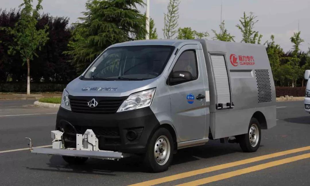 程力批量環(huán)衛(wèi)車助力“2018世界華人尋根節(jié)“環(huán)衛(wèi)清潔，為中國專汽之都增添榮耀受到社會各界廣泛贊譽