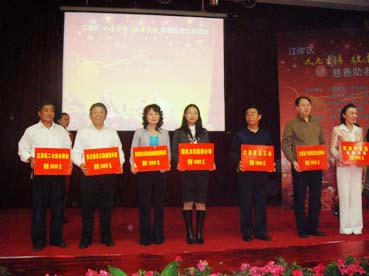 江岸區(qū)開(kāi)展“九九重陽(yáng)” 敬老愛(ài)老慈善助老公益活動(dòng)