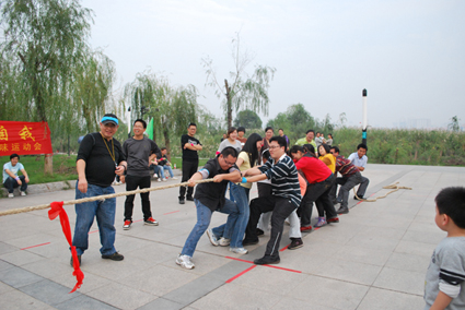 東信醫(yī)藥舉辦第二屆“揮動激情·挑戰(zhàn)自我”趣味運動會