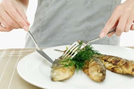 女性經(jīng)常吃魚可防乳腺癌 盤點(diǎn)4大好處