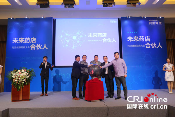 配藥機(jī)器人、支付寶進(jìn)藥店…未來(lái)藥店的標(biāo)配不止這些